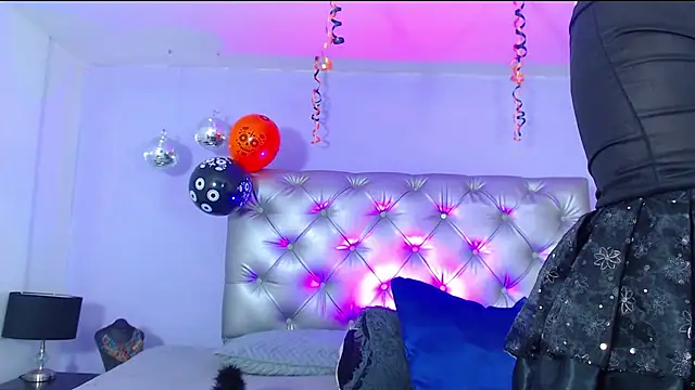 Emily Swiftt online show from 10/28/25, 03:29