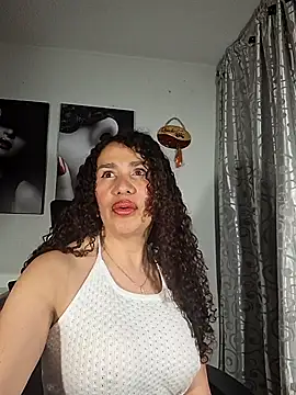 Snapshot of Lina_444 chatting on 11/27/25, 01:17 Lina 444 online show from 11/27/25, 01:17