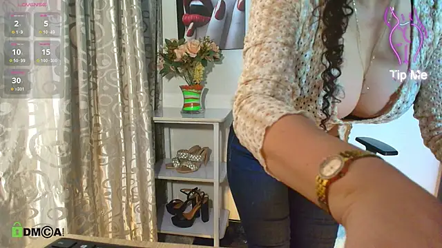 Snapshot of Lina_444 chatting on 10/25/25, 11:05 Lina 444 online show from 10/25/25, 11:05