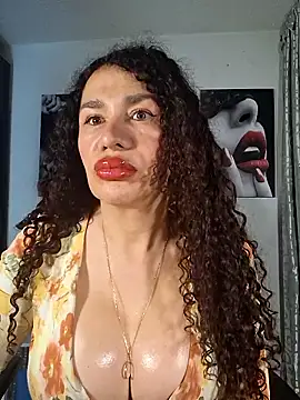 Snapshot of Lina_444 chatting on 11/28/25, 01:06 Lina 444 online show from 11/28/25, 01:06