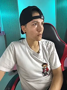Snapshot of nicocoox chatting on 05/27/26, 10:06 nicocoox online show from 05/27/26, 10:06