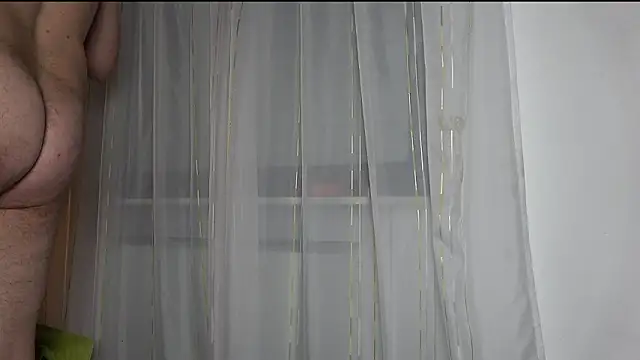 Snapshot of hiddenman87 chatting on 02/25/26, 01:06 hiddenman87 online show from 02/25/26, 01:06