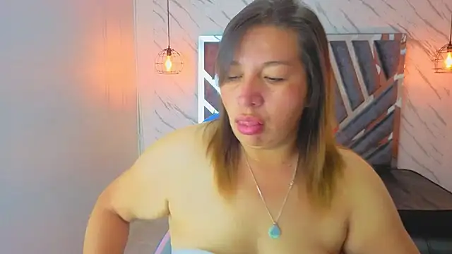 Snapshot of MaylinRosse_ chatting on 06/24/26, 06:50 MaylinRosse online show from 06/24/26, 06:50