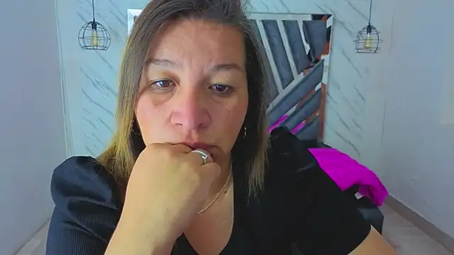 Snapshot of MaylinRosse_ chatting on 07/14/26, 06:47 MaylinRosse online show from 07/14/26, 06:47