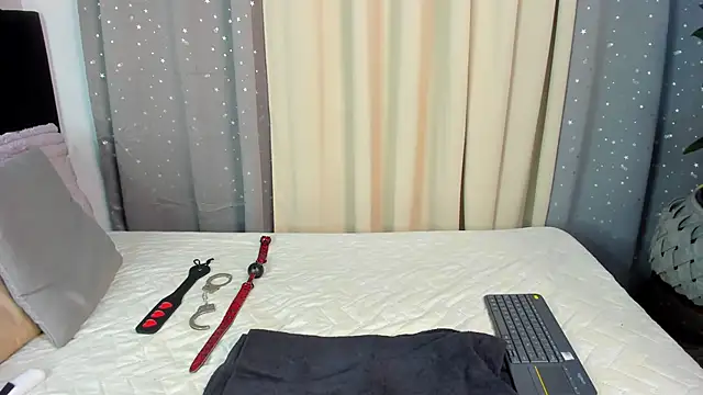 Lenapaul  online show from 10/21/25, 04:23