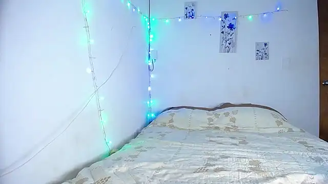 Snapshot of little_onixx chatting on 04/07/26, 11:45 little onixx online show from 04/07/26, 11:45