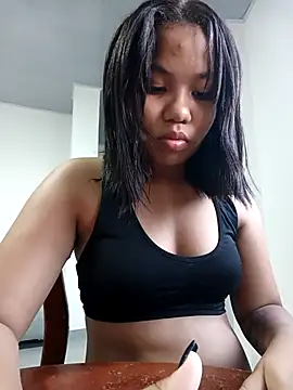 Snapshot of little_onixx chatting on 02/15/26, 12:15 little onixx online show from 02/15/26, 12:15