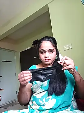 queendivya online show from 10/10/25, 03:18