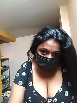 queendivya online show from 02/25/26, 11:48