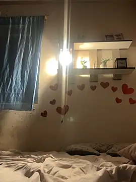 Snapshot of Noamilk chatting on 02/17/26, 09:17 Noamilk online show from 02/17/26, 09:17