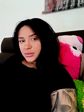 Snapshot of mariabloom9 chatting on 10/27/25, 12:17 mariabloom9 online show from 10/27/25, 12:17