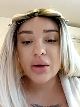 Snapshot of mariabloom9 chatting on 12/05/25, 11:09 mariabloom9 online show from 12/05/25, 11:09