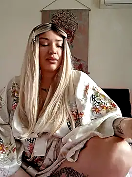 Snapshot of mariabloom9 chatting on 12/04/25, 09:30 mariabloom9 online show from 12/04/25, 09:30