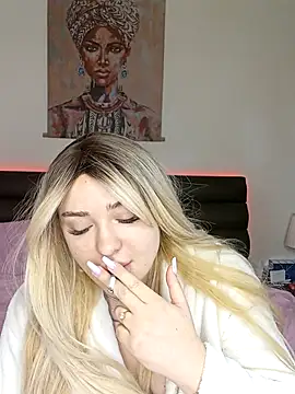 Snapshot of mariabloom9 chatting on 12/17/25, 09:25 mariabloom9 online show from 12/17/25, 09:25