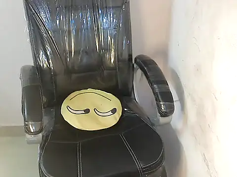 bold kiara online show from 10/19/25, 04:26