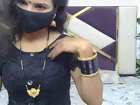 Snapshot of Lovelyy-couple chatting on 09/20/25, 08:30 Lovelyy-couple online show from 09/20/25, 08:30