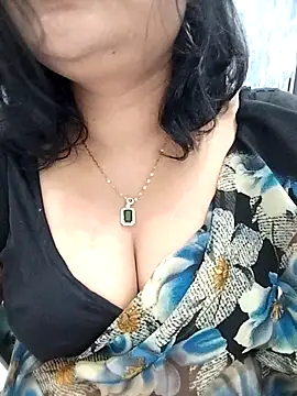 divya-jannu online show from 10/21/25, 05:23