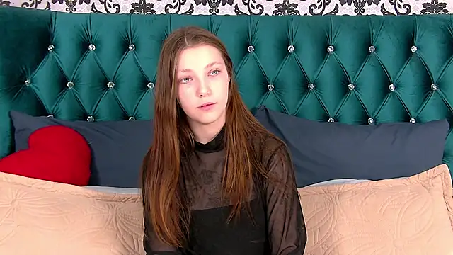 Snapshot of EllenBush chatting on 10/10/25, 06:58 EllenBush online show from 10/10/25, 06:58