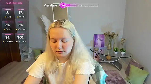 Snapshot of RoseThomas_ chatting on 10/29/25, 08:13 RoseThomas online show from 10/29/25, 08:13