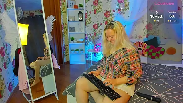 Snapshot of RoseThomas_ chatting on 11/23/25, 09:41 RoseThomas online show from 11/23/25, 09:41