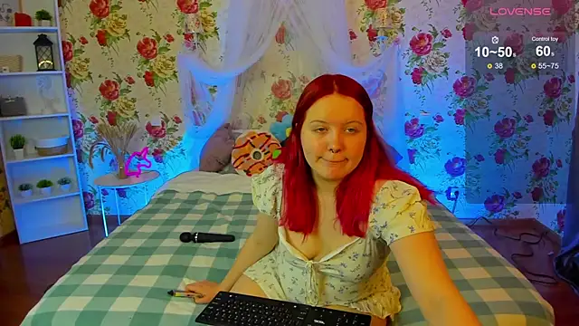 Snapshot of RoseThomas_ chatting on 11/28/25, 08:36 RoseThomas online show from 11/28/25, 08:36