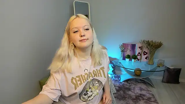 Snapshot of RoseThomas_ chatting on 09/28/25, 05:36 RoseThomas online show from 09/28/25, 05:36