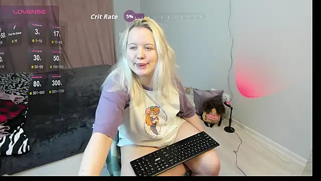 Snapshot of RoseThomas_ chatting on 11/08/25, 06:44 RoseThomas online show from 11/08/25, 06:44