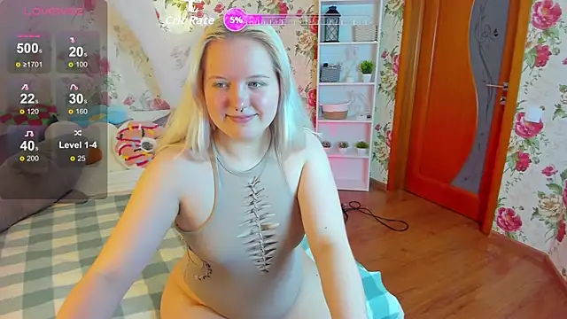 Snapshot of RoseThomas_ chatting on 10/18/25, 11:12 RoseThomas online show from 10/18/25, 11:12