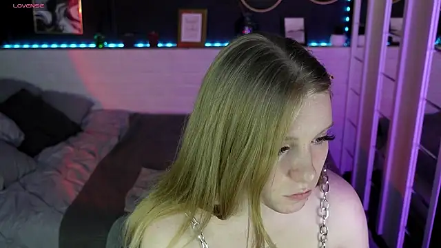 Layla Glam online show from 09/24/25, 05:03