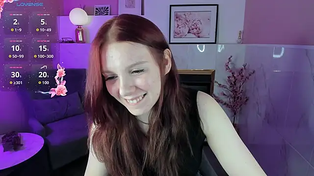 Layla Glam online show from 10/22/25, 05:40