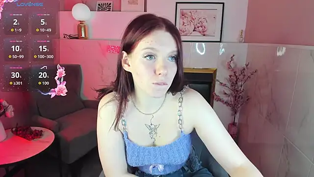 Layla Glam online show from 10/08/25, 01:23