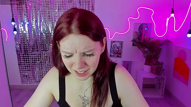 Layla Glam online show from 10/17/25, 01:24