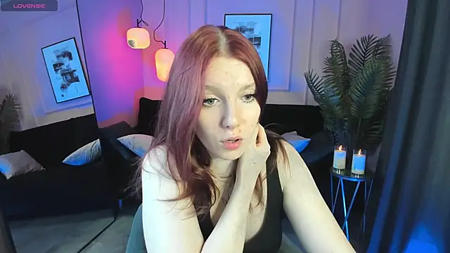 Layla Glam online show from 10/26/25, 05:30