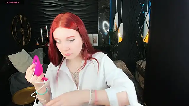 Snapshot of Layla_Glam chatting on 04/26/26, 01:19 Layla Glam online show from 04/26/26, 01:19