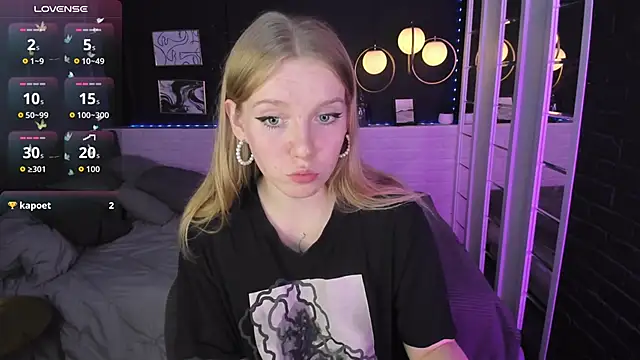 Layla Glam online show from 09/20/25, 01:38