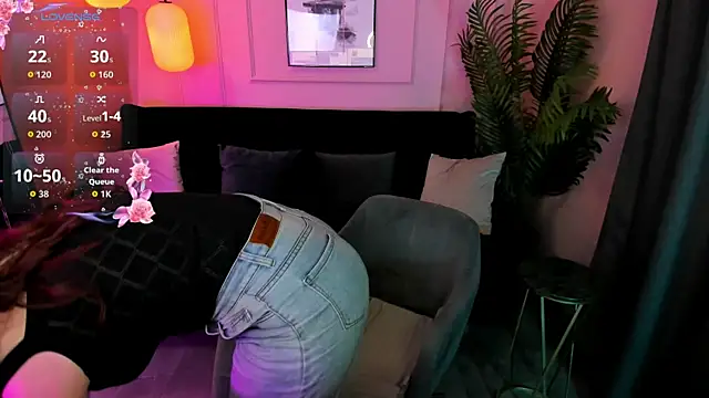 Layla Glam online show from 04/12/26, 02:09