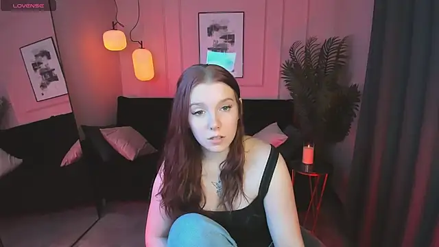 Layla Glam online show from 04/05/26, 01:40