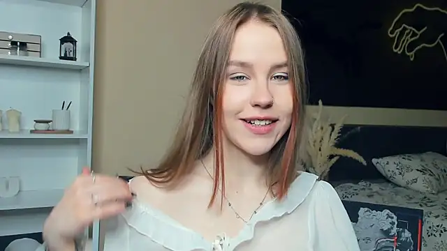 Snapshot of MaliaBourraine chatting on 05/13/26, 07:15 MaliaBourraine online show from 05/13/26, 07:15