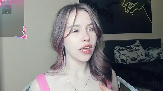 Snapshot of MaliaBourraine chatting on 06/19/26, 08:09 MaliaBourraine online show from 06/19/26, 08:09