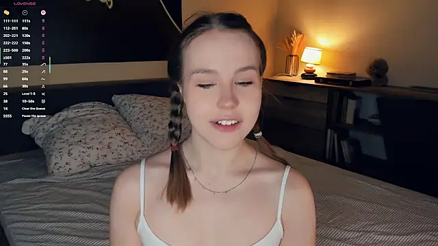 MaliaBourraine online show from 12/17/25, 07:02