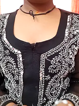 pari rani7 online show from 12/17/25, 03:44