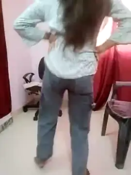 pari rani7 online show from 10/27/25, 04:35