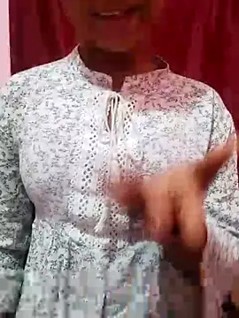 pari rani7 online show from 11/13/25, 04:27