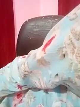 pari rani7 online show from 10/25/25, 04:00