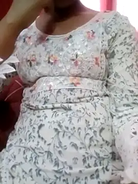 pari rani7 online show from 10/18/25, 05:20