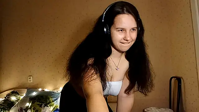 MandaDestiche online show from 10/03/25, 05:14