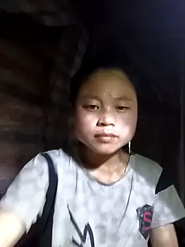 Snapshot of clara-cute chatting on 10/17/25, 12:40 clara-cute online show from 10/17/25, 12:40