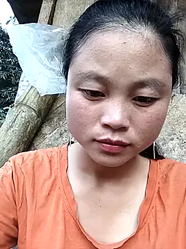 Snapshot of clara-cute chatting on 10/05/25, 10:28 clara-cute online show from 10/05/25, 10:28