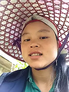 Snapshot of clara-cute chatting on 10/09/25, 01:28 clara-cute online show from 10/09/25, 01:28