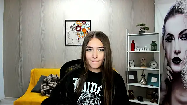 EllaClarke online show from 10/22/25, 11:42